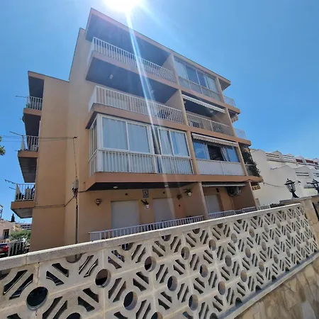 Cap Llevant 25 * רוזס